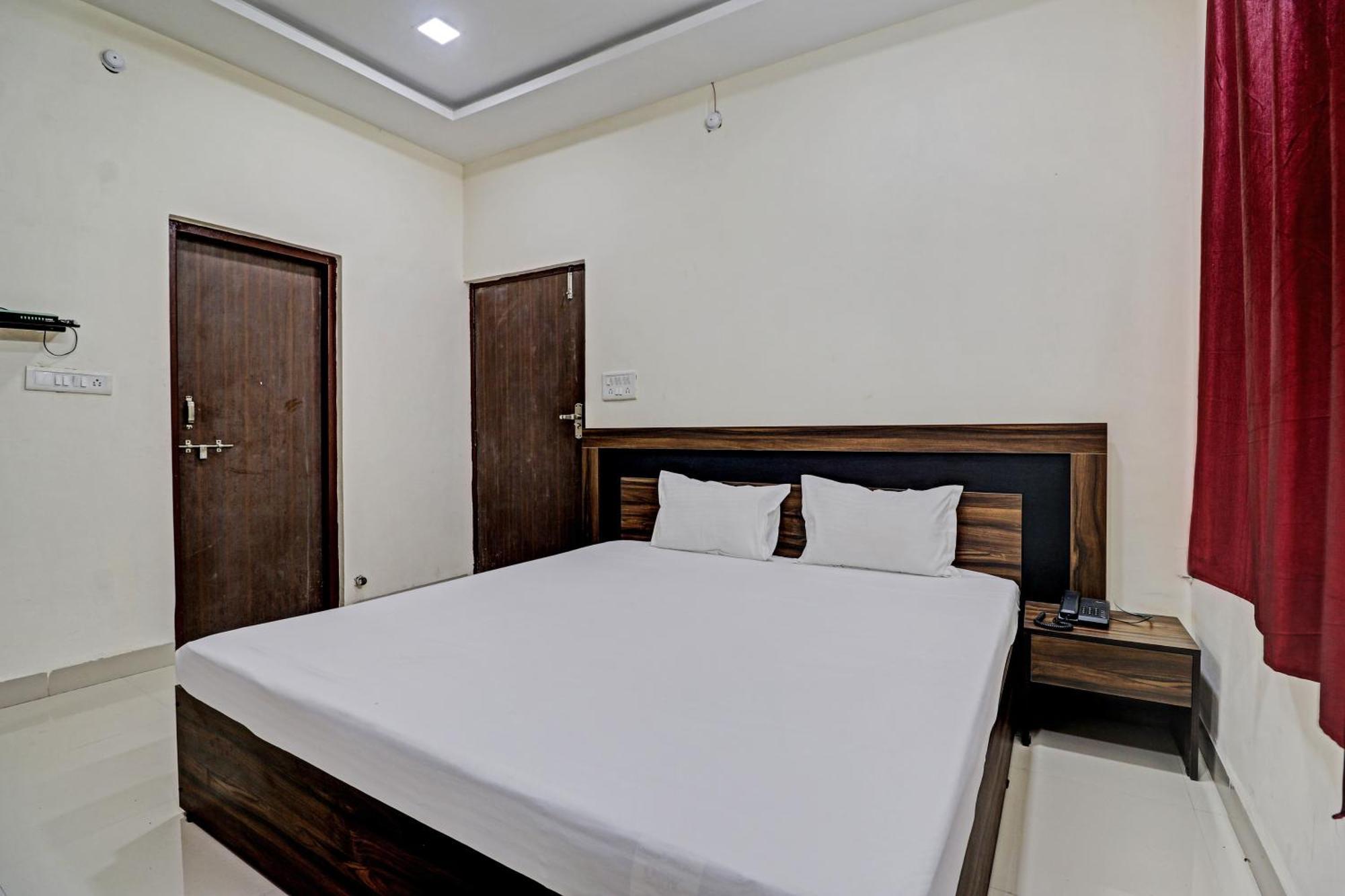 Super Hotel O Midway Treat Dhār Extérieur photo