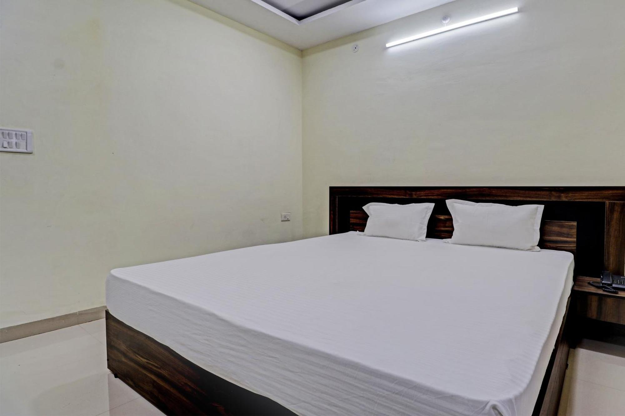 Super Hotel O Midway Treat Dhār Extérieur photo